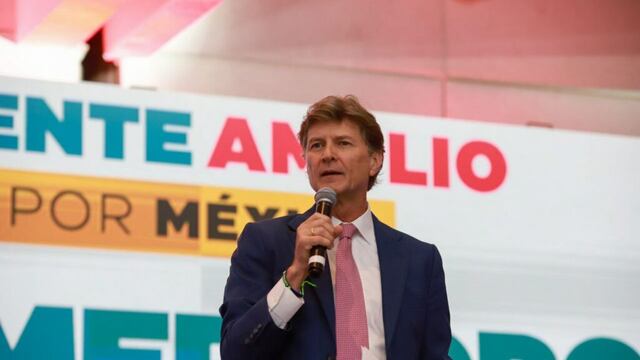 Enrique de la Madrid en el primer debate del Frente Amplio por México