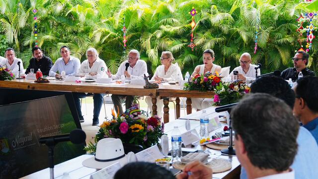 Miguel Ángel Navarro en reunión con empresarios y hoteleros
