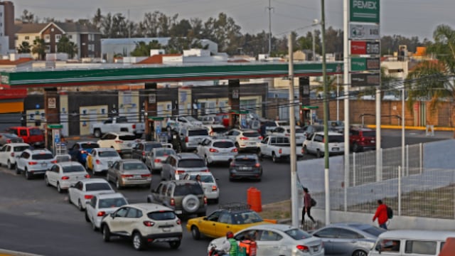 Ni hablar, el desabasto de gasolina es una tragedia en ciudades que se han hecho para los automóviles y no para la gente.