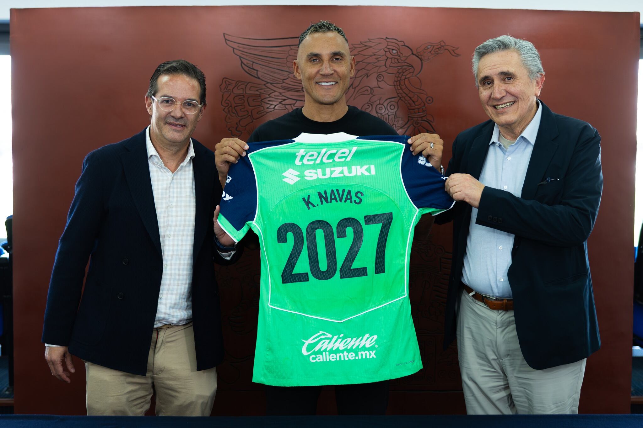 Keylor Navas sigue en Pumas