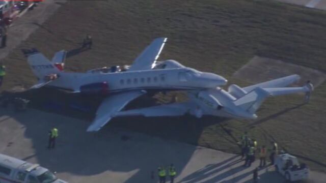 Uno de los Cessna quedó sobre otro tras el impacto por el percance.