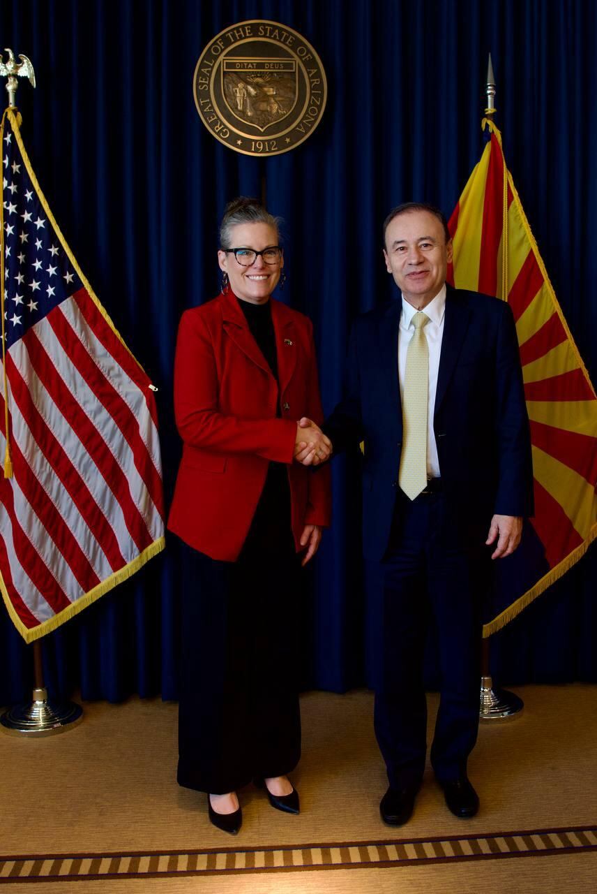 Katie Hobbs y Alfonso Durazo