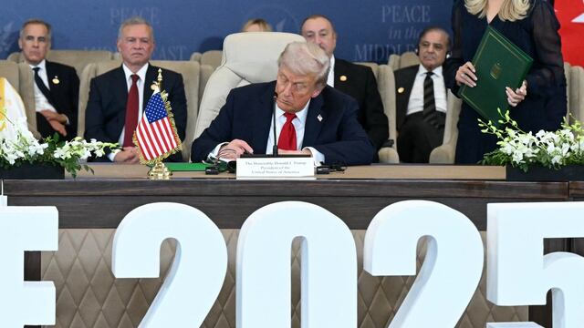 Donald Trump firma acuerdo de paz en Gaza entre Israel y Hamás