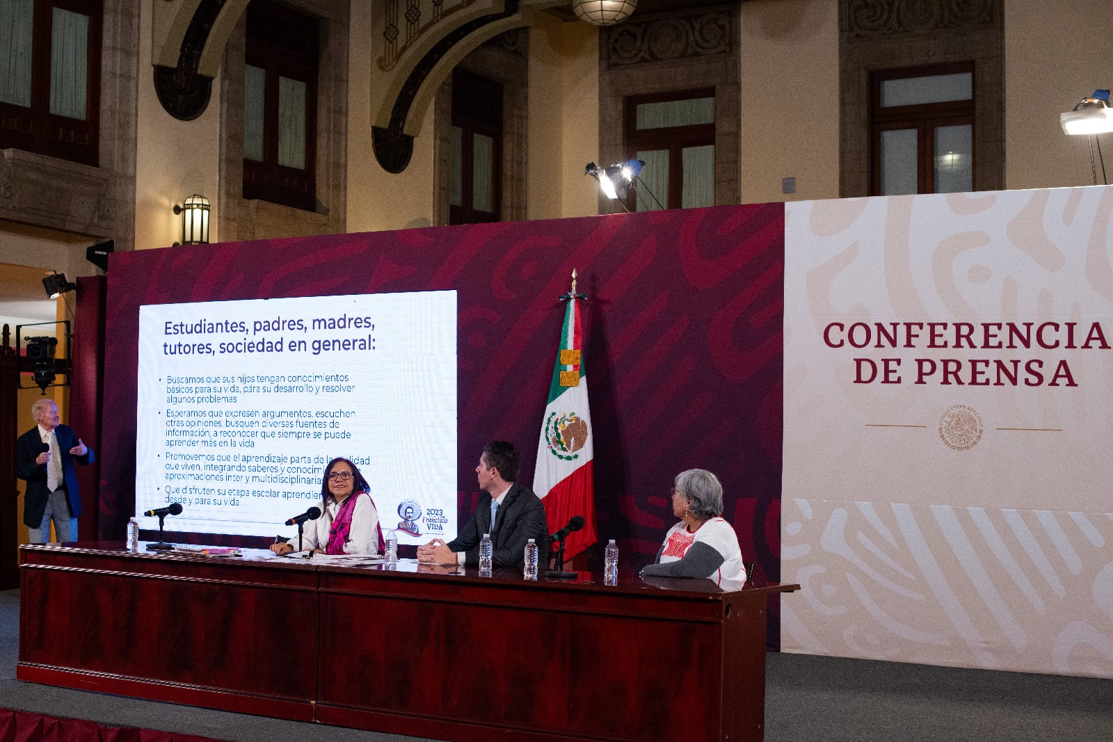 Conferencia vespertina de la SEP