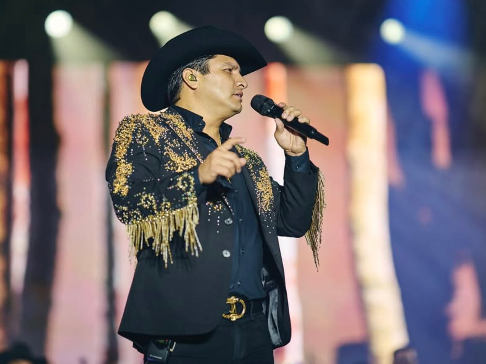 Julión Álvarez se salvó de multa por corrido en Aguascalientes