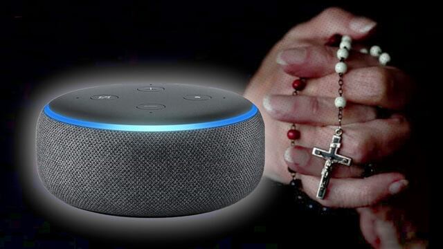 Captan a Alexa rezando a las 2 de la madrugada en Palacio de Hierro