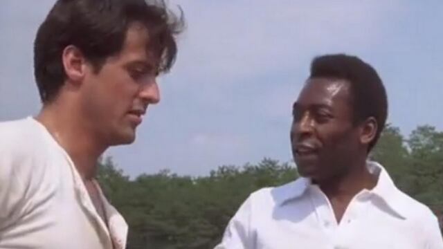 Pelé y Sylvester Stallone en la película Evasión o Victoria