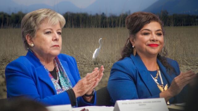 Clara Brugada, jefa de gobierno de la CDMX junto a Alicia Bárcena, secretaria del medio ambiente