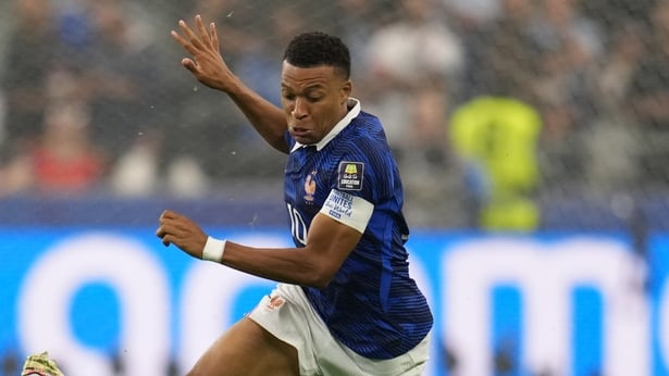 Kylian Mbappé anotó su gol 21 en Mundiales e igualó a Lionel Messi en la cima histórica de anotadores