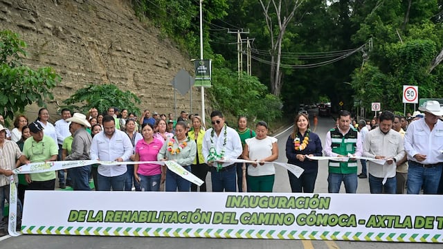 Ricardo Gallardo entrega carretera y arranca construcción de arco