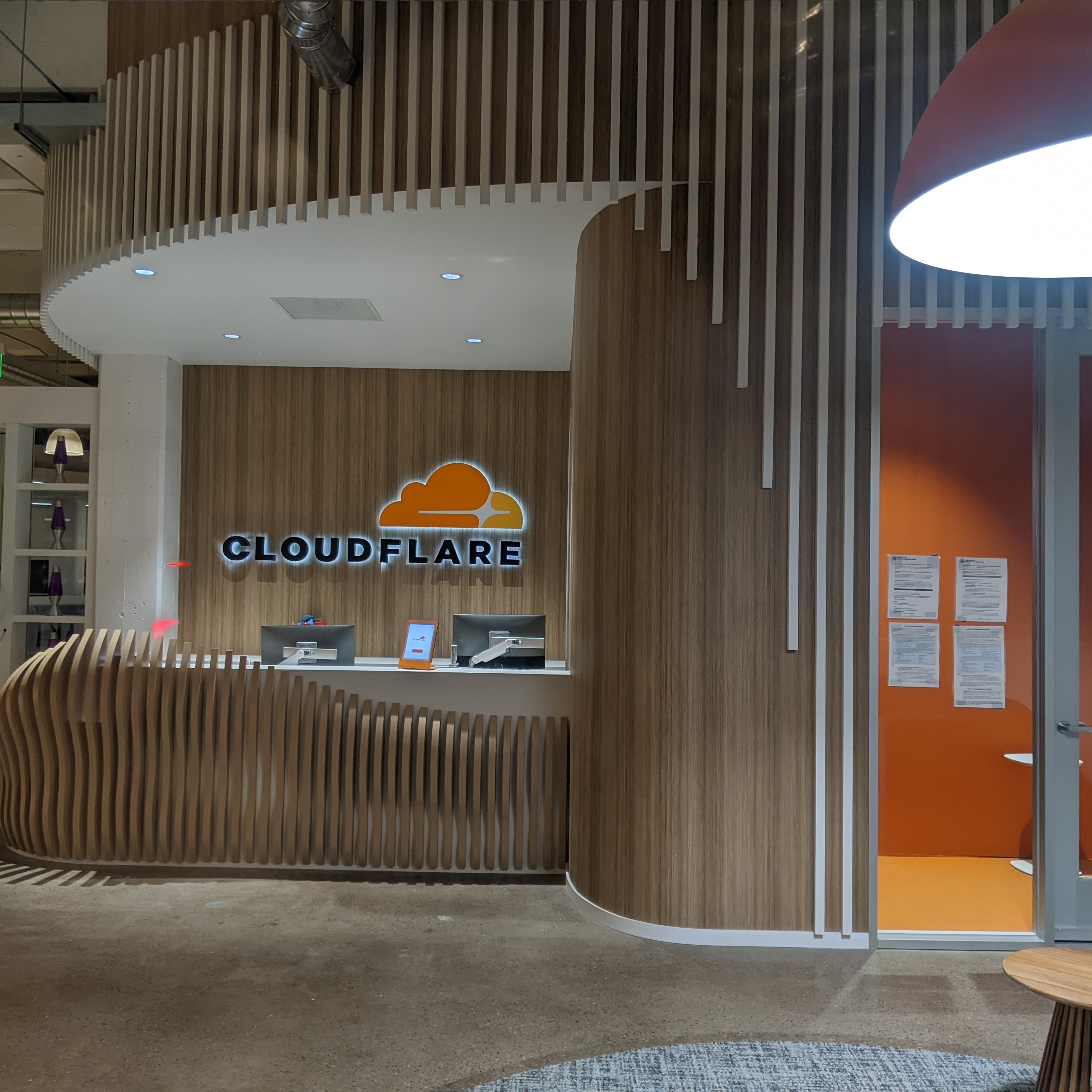 Caída de CloudFlare: alternativas a ChatGPT que puedes usar ahora