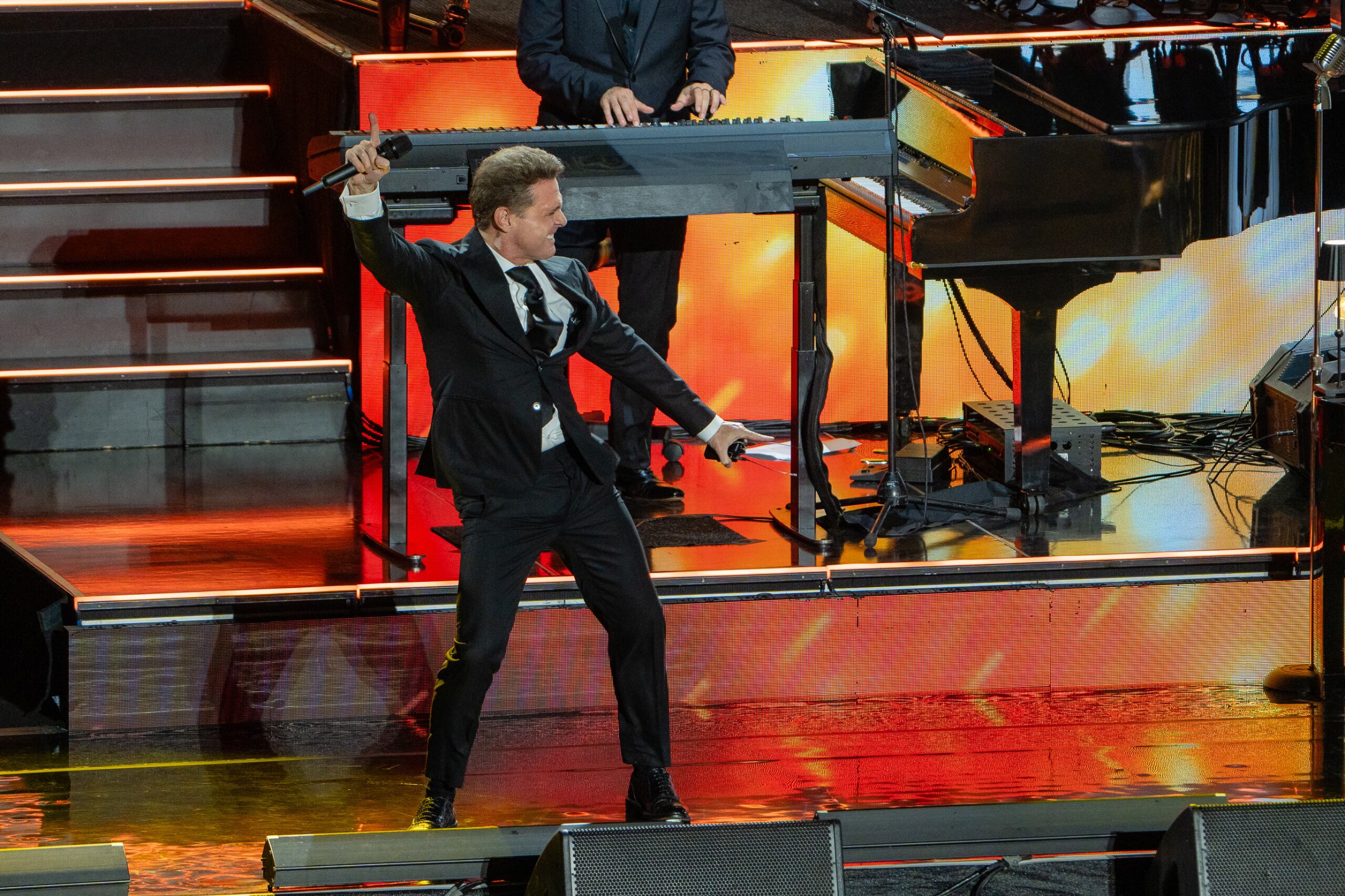 Concierto de Luis Miguel en Acapulco impulsa reactivación turística en el destino