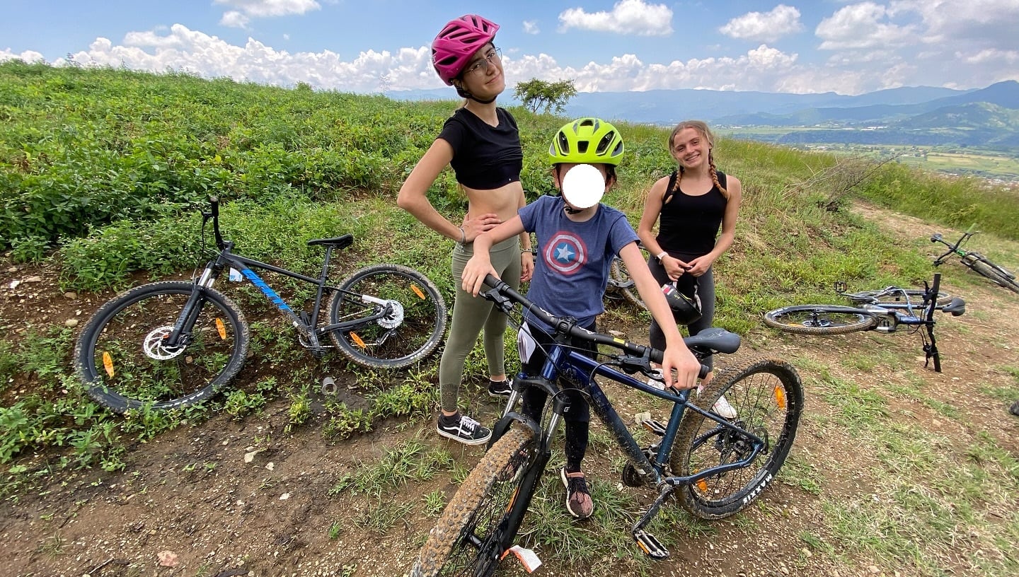 Los hijos de Facundo; Valentina, Mila y Lorenzo.