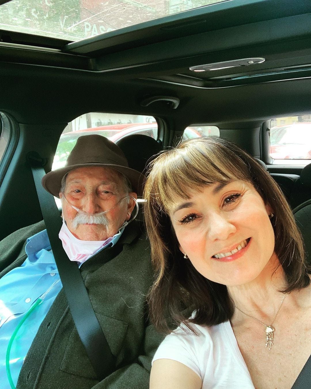 Manuel Garza González y su hija Mónica Garza