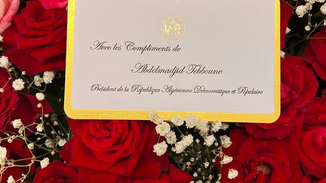 Argelia manda flores a la Embajada de México por su aniversario de Independencia