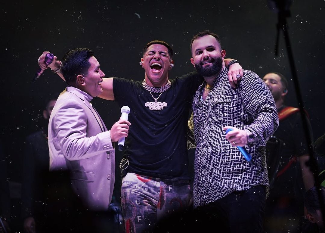 Grupo Firme y Carín León.