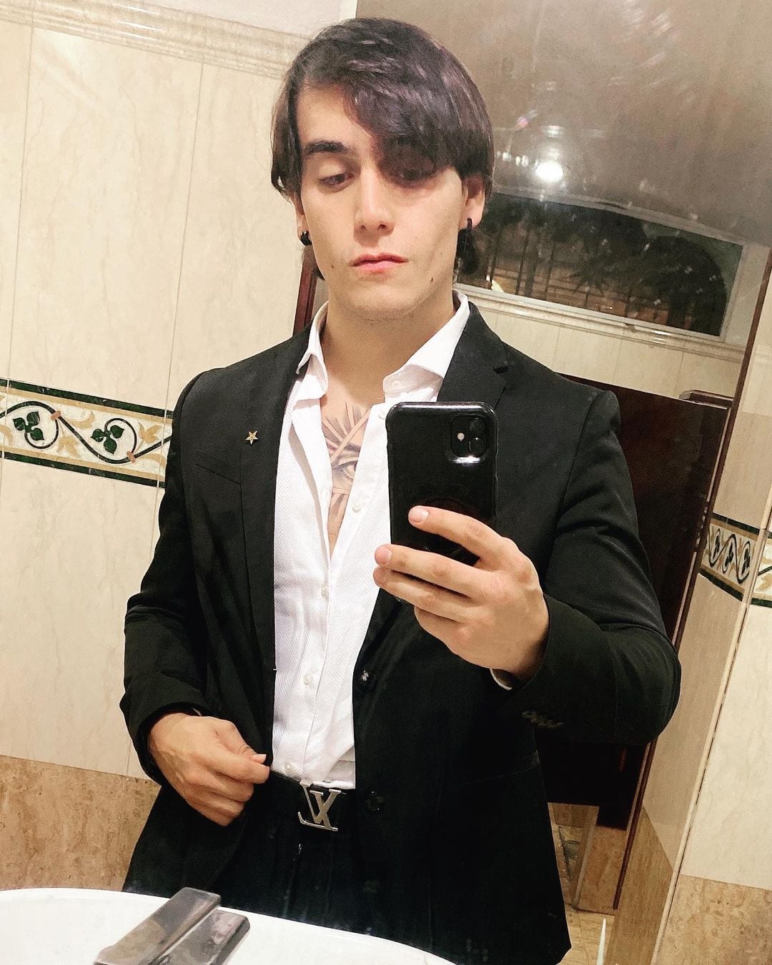Julián Figueroa, cantante.