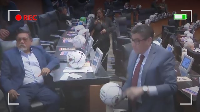 Saúl Monreal y Félix Salgado Macedonio se pusieron a jugar futbol en la sesión del Senado