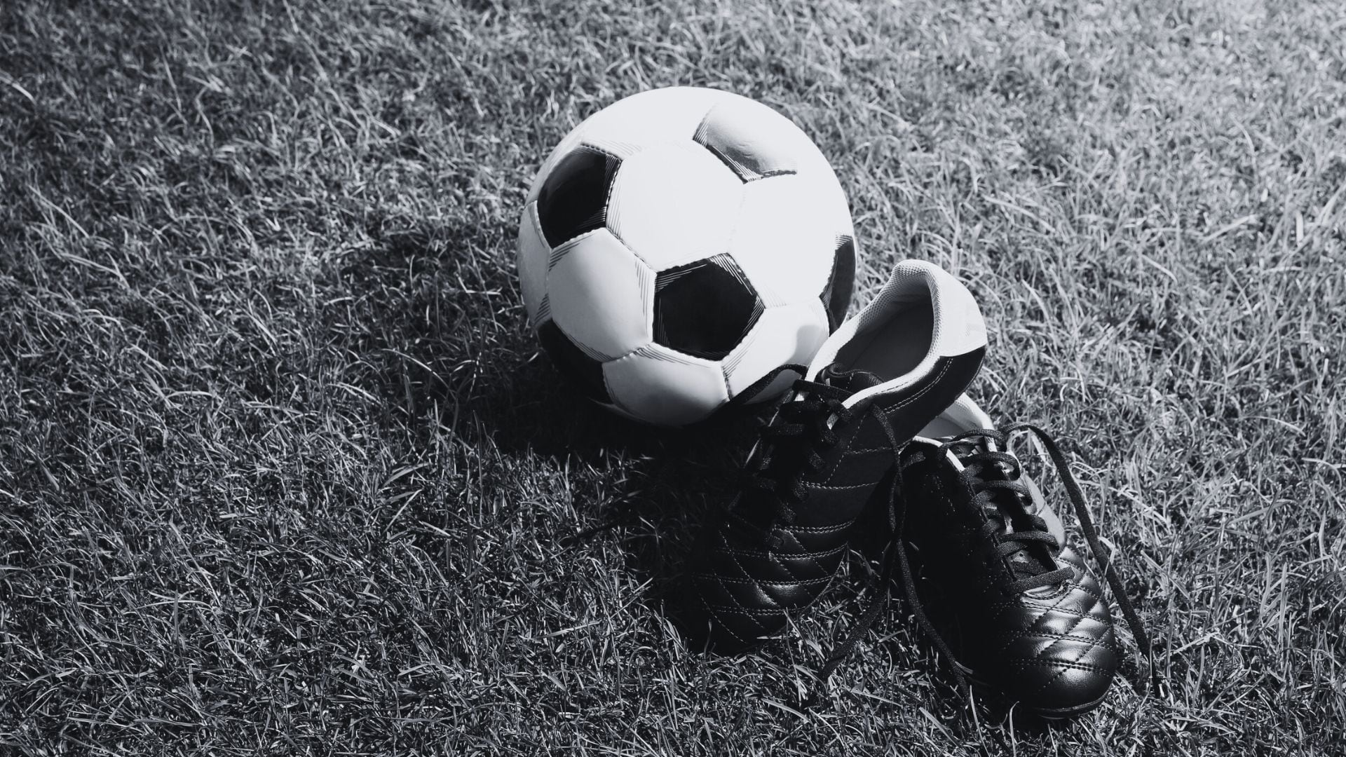 Tragedia en la cancha: Futbolista muere en pleno partido luego de tragarse una moneda