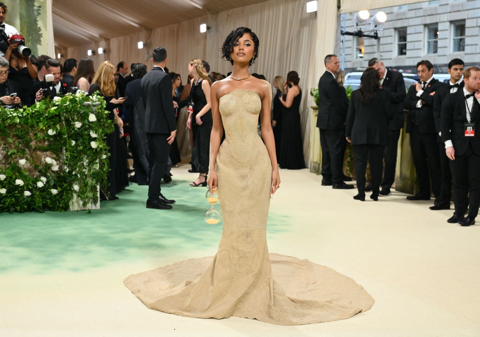 Tyla lleva vestido de arena a Met Gala 2024