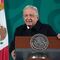 AMLO se burla de Joaquín López-Dóriga por críticas a la vajilla de Palacio Nacional