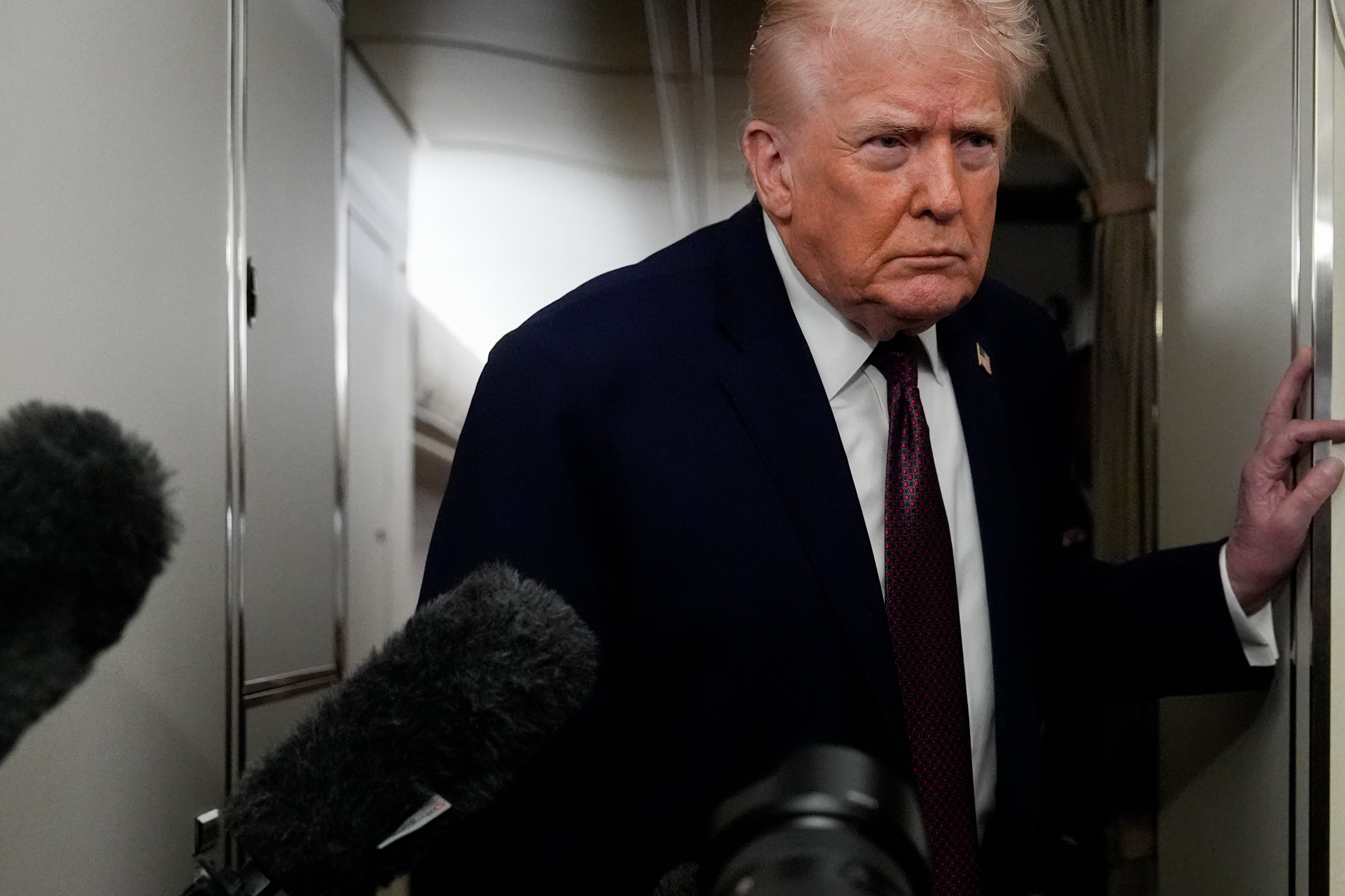 Funcionarios de Trump afirman que hay al menos 12 petroleras interesadas en invertir en Venezuela tras respuesta pesimista de Exxon Mobil