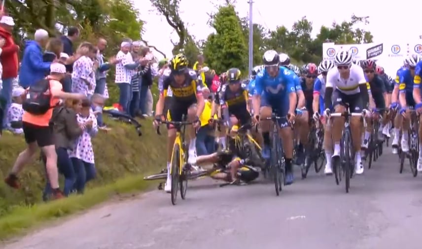 El momento de la caída masiva en Tour de Francia.