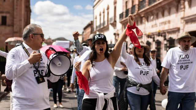 Trabajadores del Poder Judicial de la Federación se manifiestan en contra de la extinción de fideicomisos