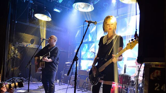 Kim Shattuck tuvo un breve paso por Pixies.