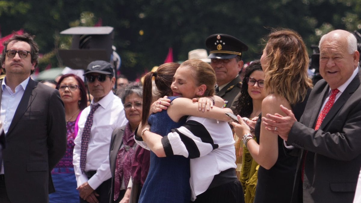 ‘La quiero mucho’. Claudia, Beatriz y el arte de felicitar entre buitres de Milenio y Reforma