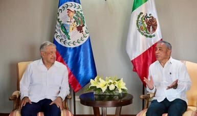 AMLO y John Briceño