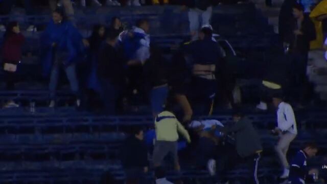 Pelea entre fans de América y Cruz Azul.