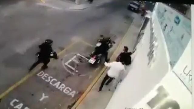 Policías de Oaxaca disparan contra jóvenes que no se dejaron registrar