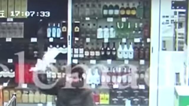 Una abuelita enfrentó a un ladrón únicamente con su paraguas