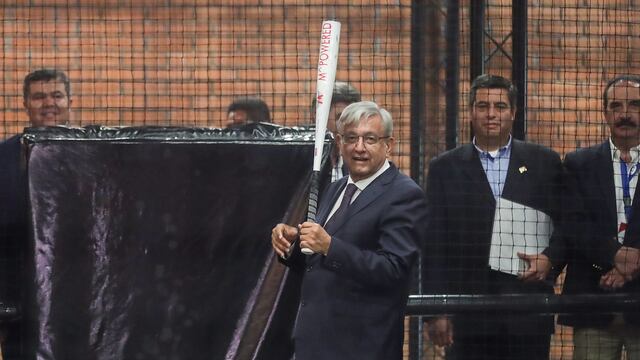 AMLO en un "turno al bat"