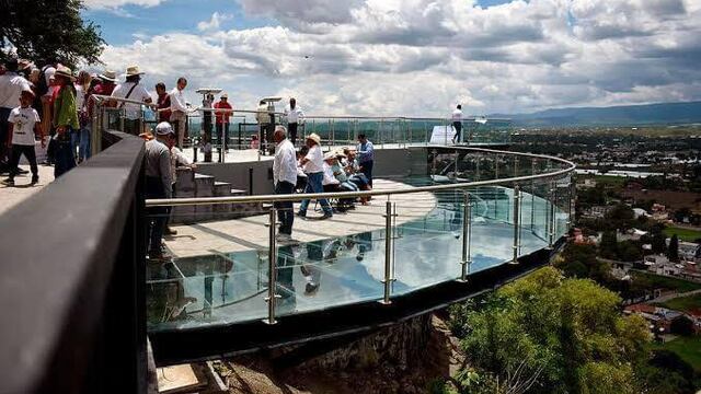 Niño cayó del mirador de cristal de Atlixco, Puebla