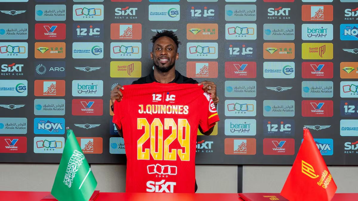 Al Qadisiya amarra a Julián Quiñones con nuevo contrato.