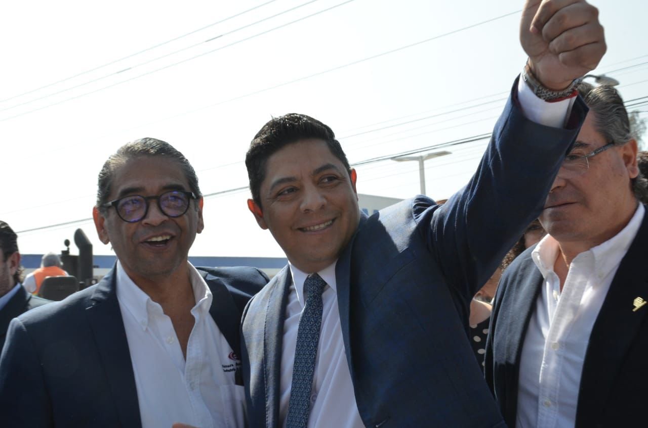 Ricardo Gallardo inicia una histórica rehabilitación de carriles laterales de la Carretera 57 de San Luis Potosí