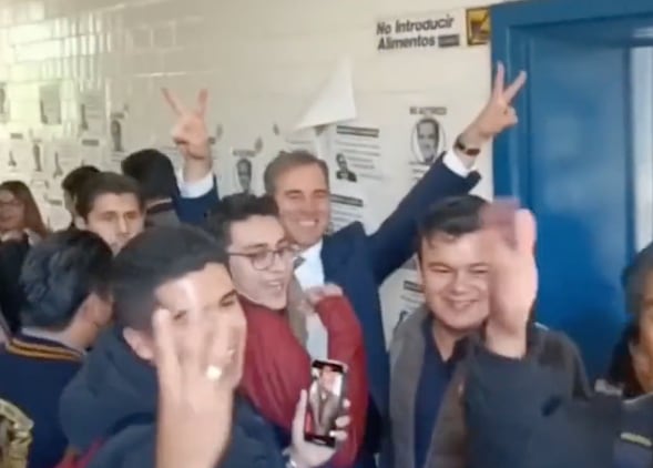 Video: Lorenzo Córdova regresa a la UNAM y lo tunden.