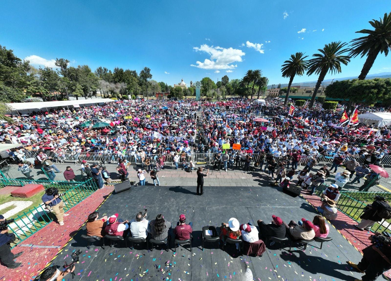 Claudia Sheinbaum comienza el 2024 con el apoyo de miles de personas