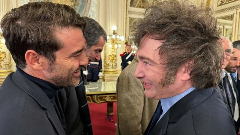 Dos periodistas: (i) odiador español (aliado de Salinas P.); (ii) mexicano premiado