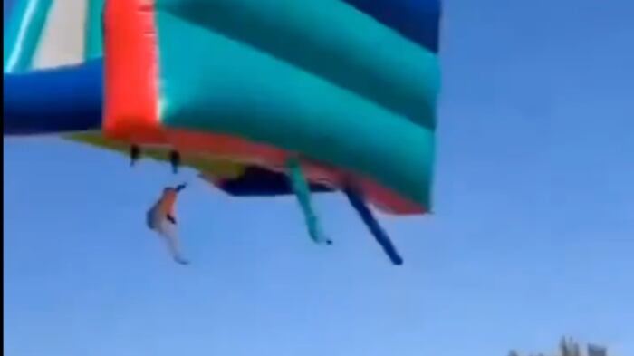 Video de un brincolín que salió volando en Sudáfrica; hay niños heridos