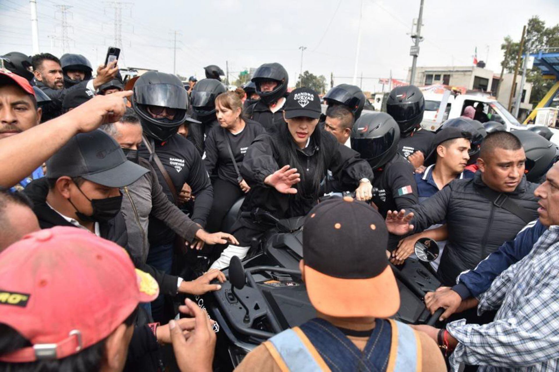 Sandra Cuevas, alcaldesa con licencia de la alcaldía Cuauhtémoc, sostuvo un altercado con locatarios del Central de Abastos