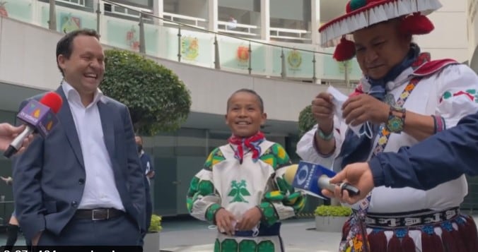 Yuawi, niño de "Movimiento Naranja", será Senador
