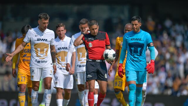 Árbitro Oscar Mejia