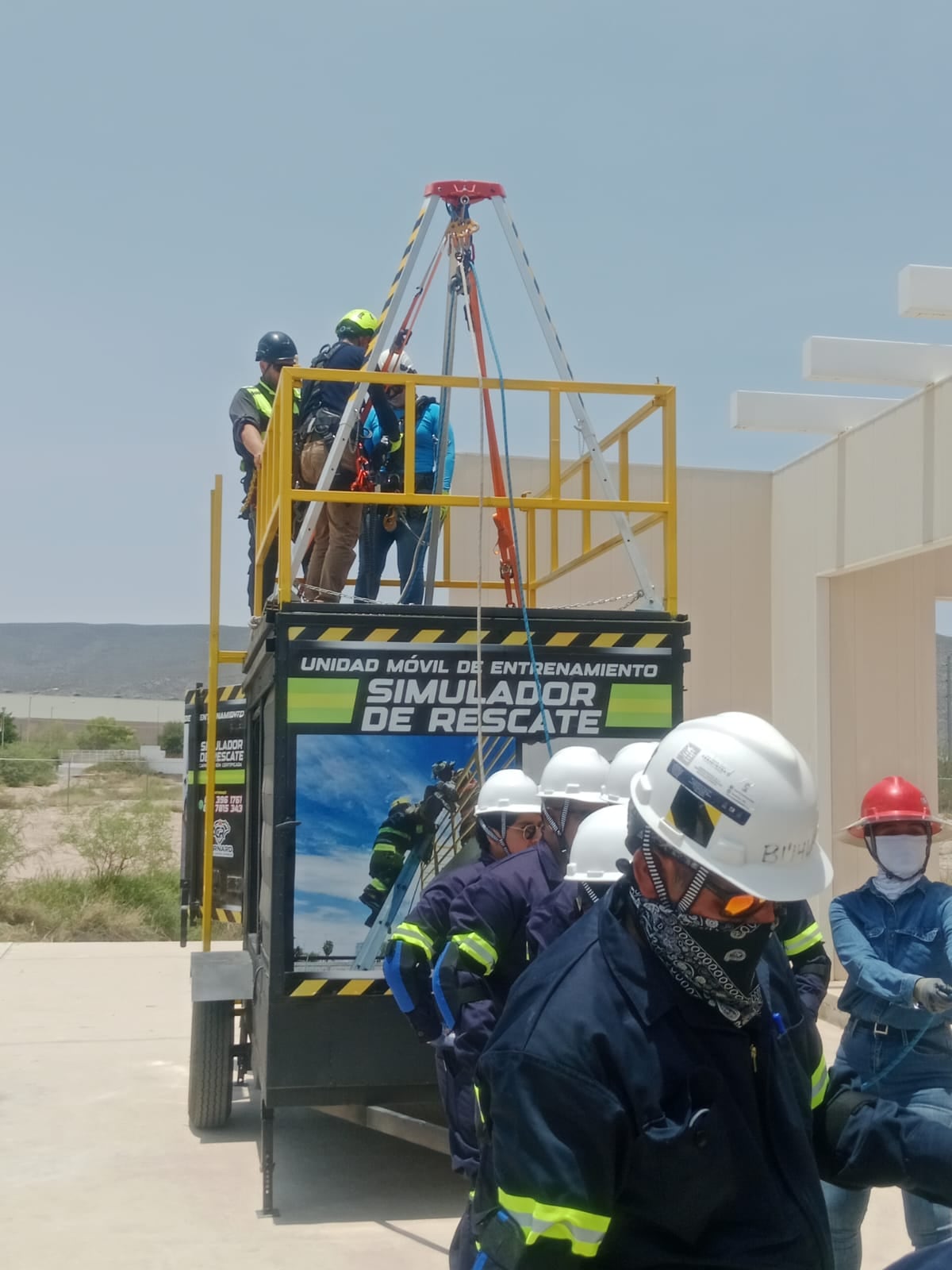 La Dirección de Protección Civil y Bomberos de Torreón impartió un curso de Búsqueda y Rescate a empresas afiliadas a Canacintra.