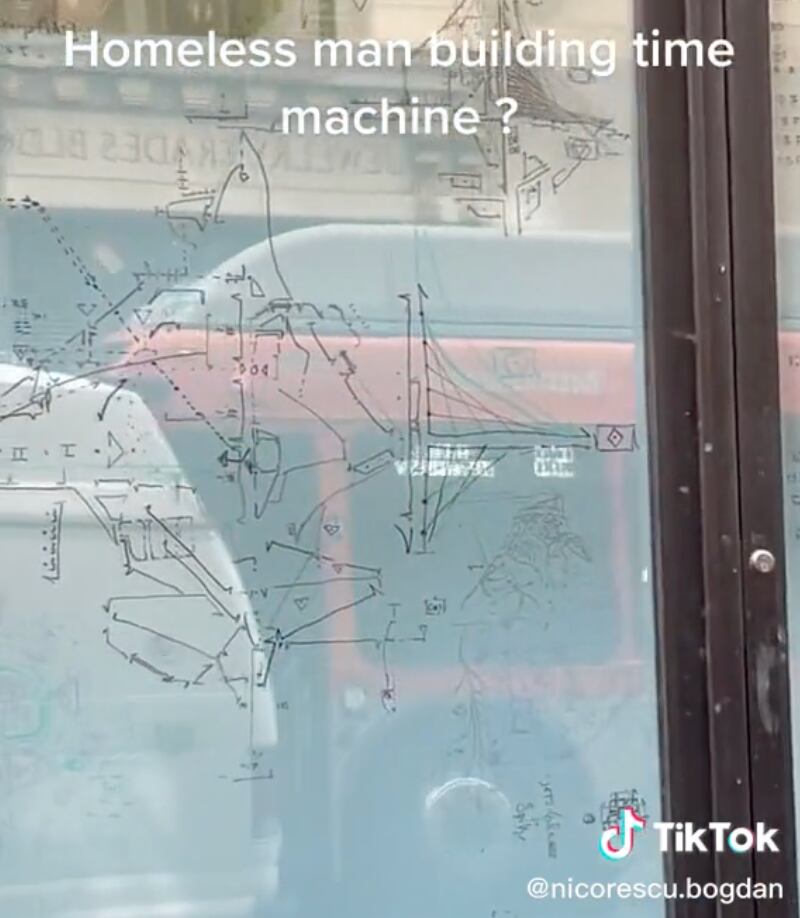 Misterioso hombre "crea" una máquina del tiempo