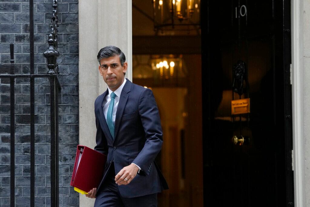 La periodista Guadalupe Loeza destacó los lujos de Rishi Sunak en redes y los de la 4T se le fueron encima.