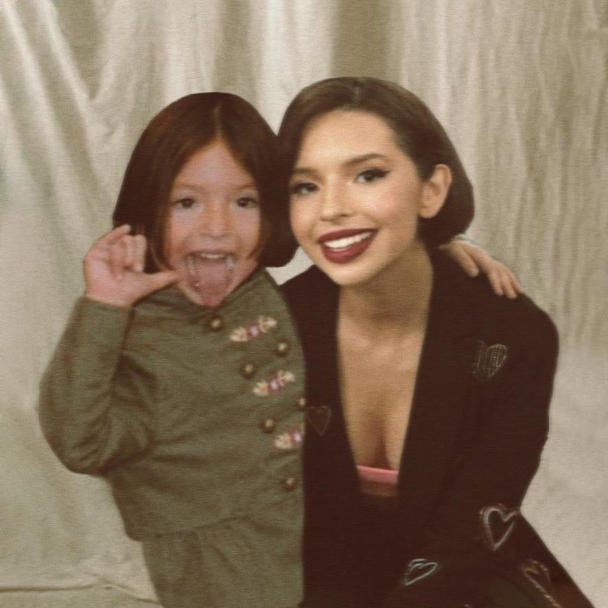 Así se veía Ángela Aguilar de niña.