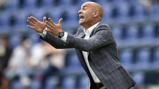 Jémez da indicaciones a sus pupilos en Cruz Azul.